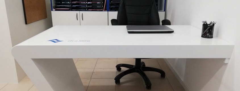 Íróasztal - akril bútor - akrilbutor.hu